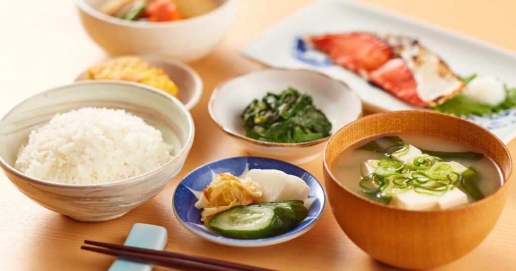 宅食で栄養バランスの整った和食の理想的な食事イメージ