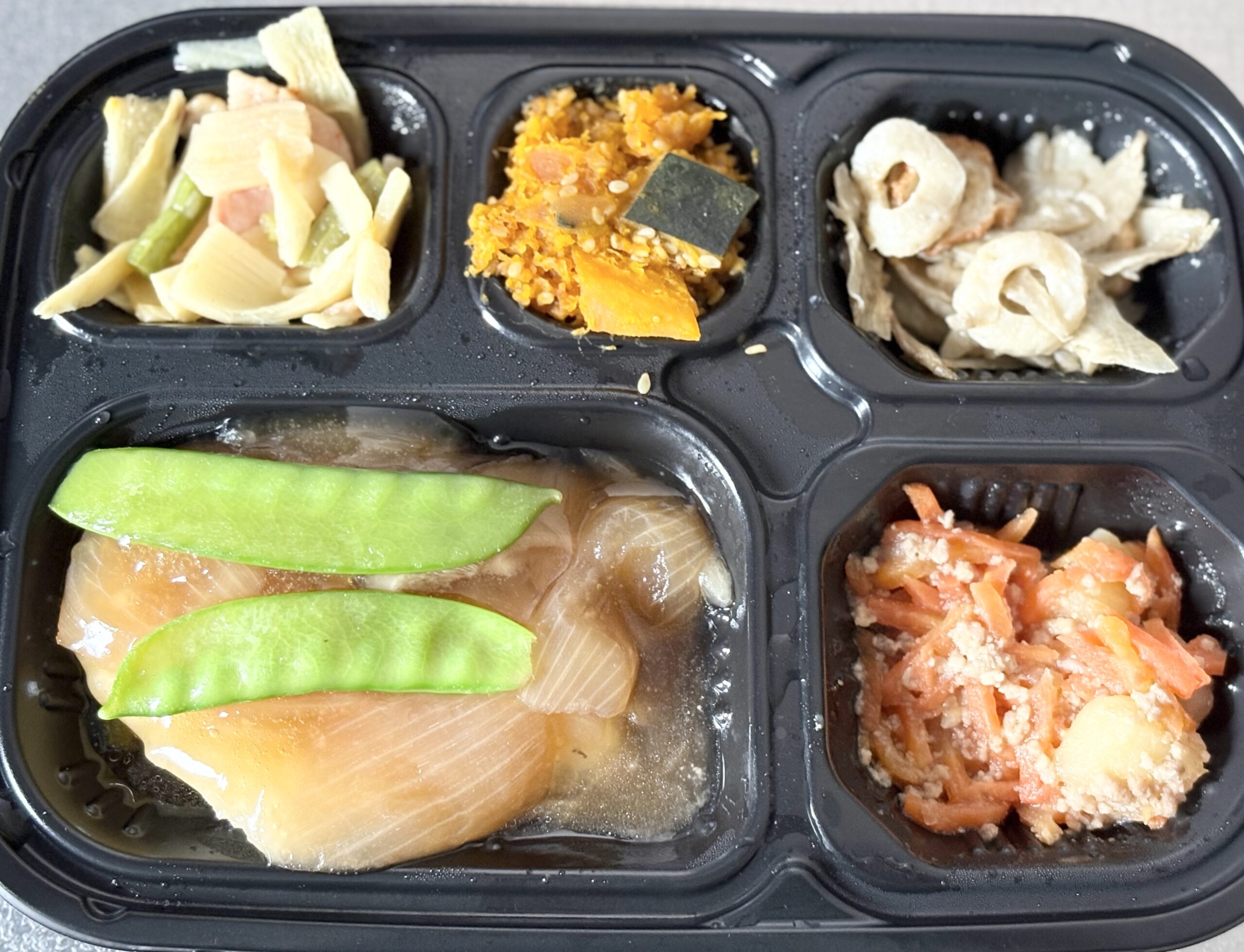 ワタミの宅食ダイレクトの冷凍弁当を電子レンジで温めた後の実食レビュー写真