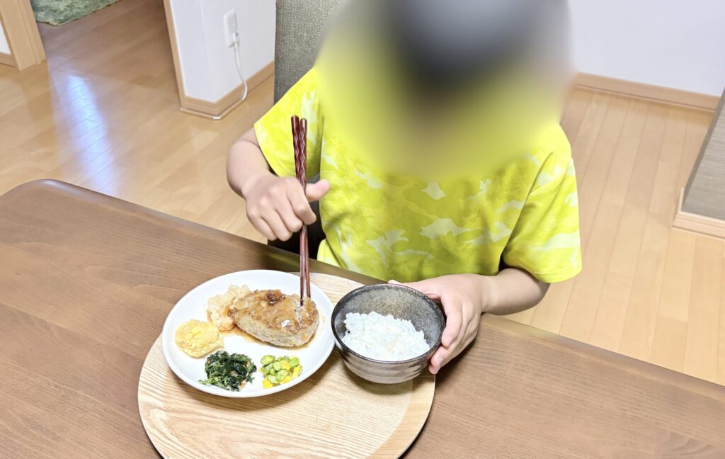 ナッシュの冷凍弁当のパッケージを並べて撮影した写真