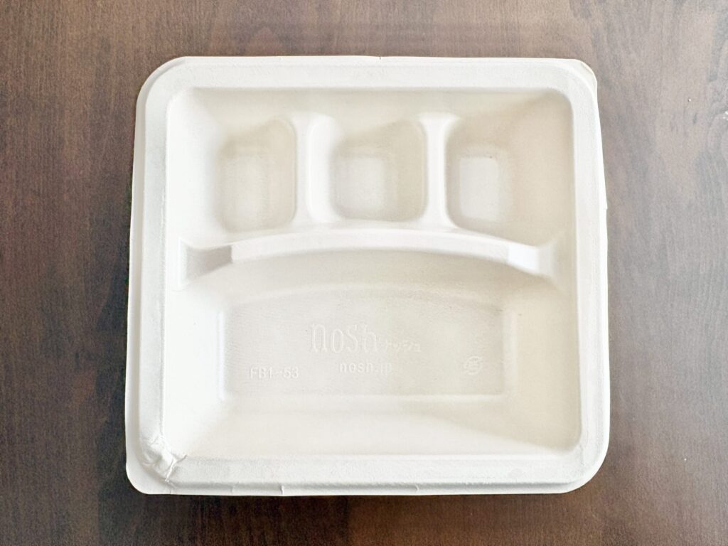 ナッシュの冷凍弁当のパッケージ表面を撮影した写真