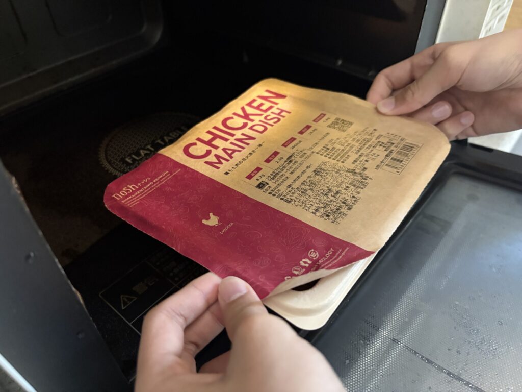 ナッシュのおかずを電子レンジで温めてお皿に盛り付けた実食写真